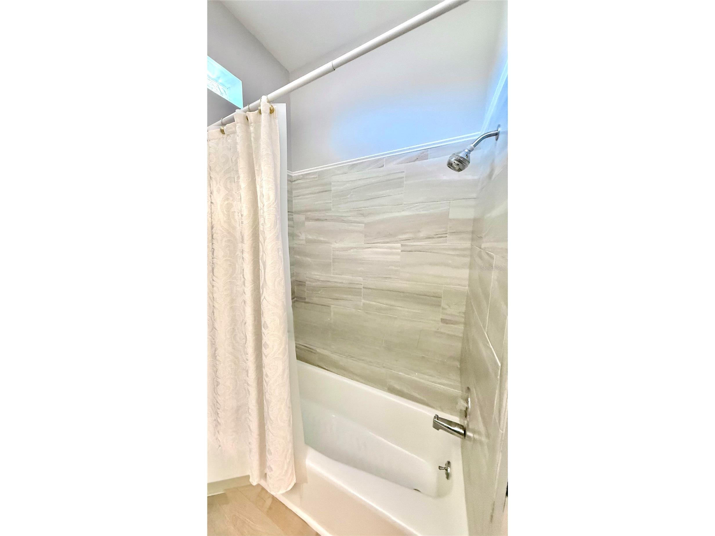 405 Wellington Court Venice FL 34292 A4681404 image20