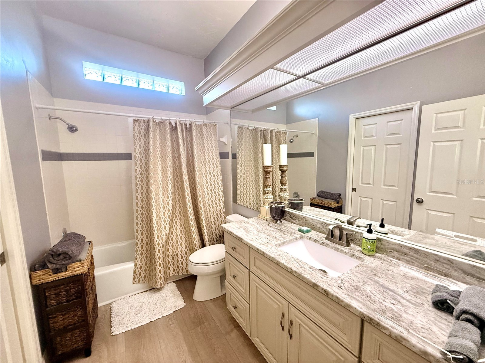 405 Wellington Court Venice FL 34292 A4681404 image22