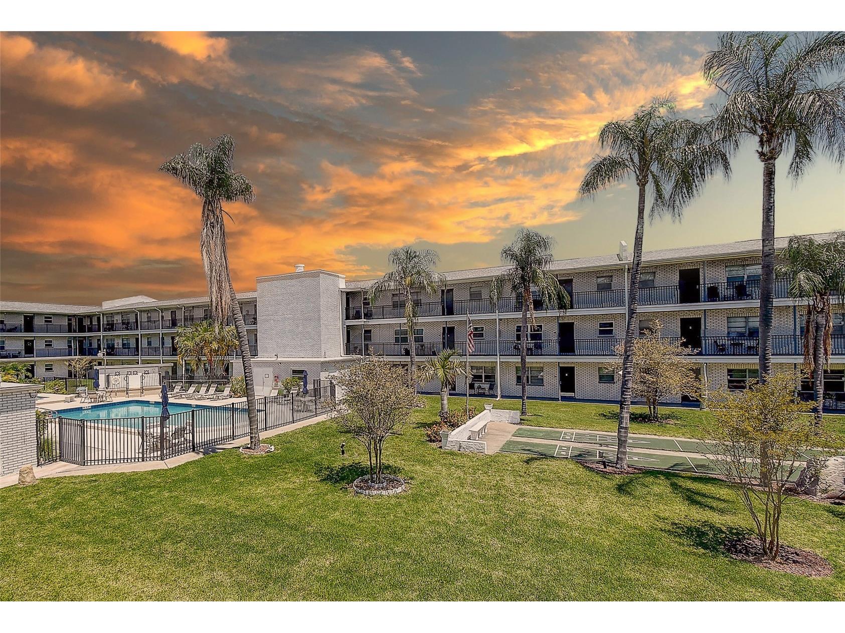 4050 4th Street N #205 Saint Petersburg FL 33703 TB8390363 image1