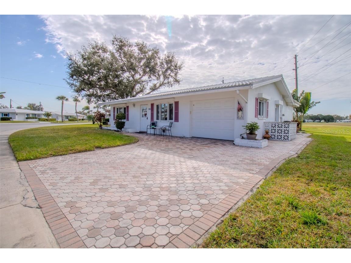 4052 Mainlands Boulevard N Pinellas Park FL 33782 U8232042 image1
