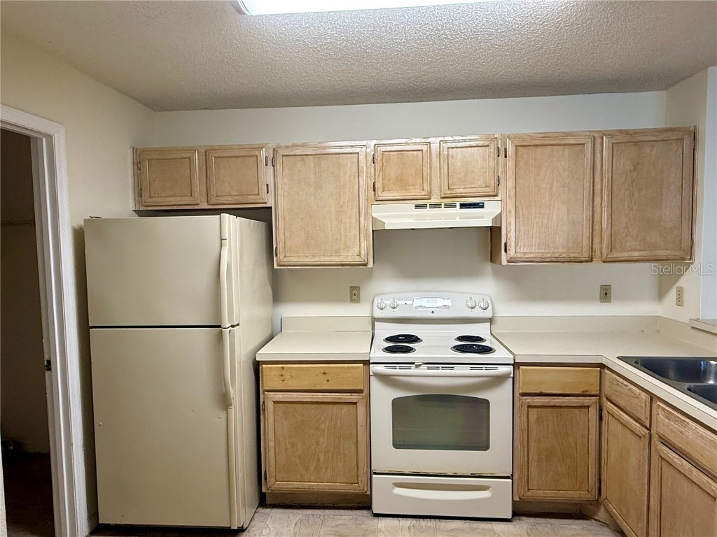 4057 Crockers Lake Boulevard #17 Sarasota FL 34238 A4671969 image5