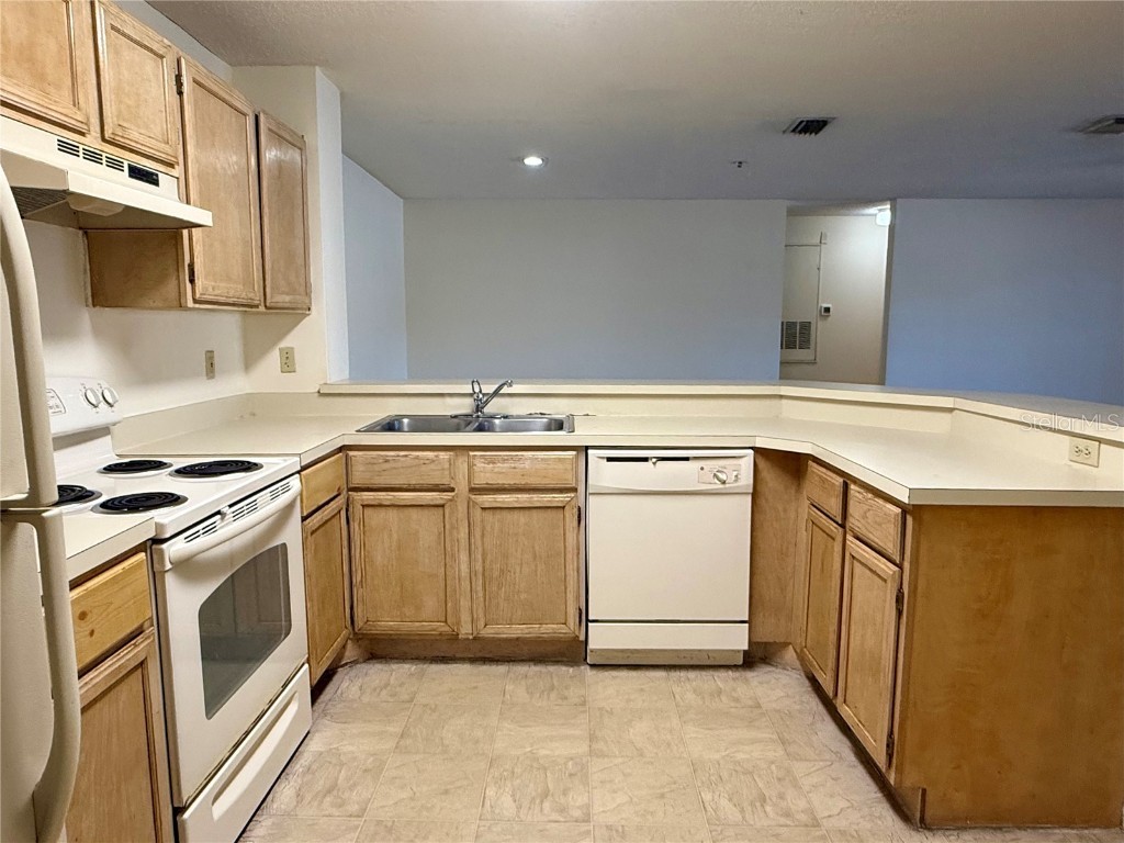 4057 Crockers Lake Boulevard #17 Sarasota FL 34238 A4671969 image8