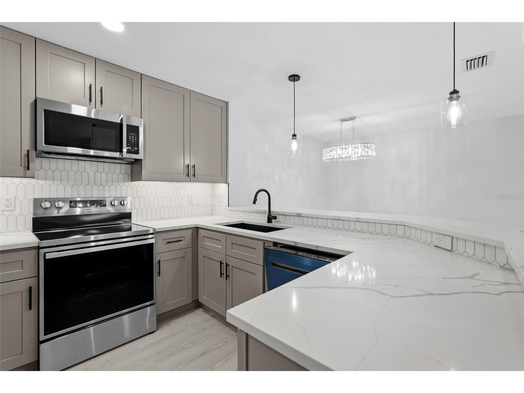 4057 Crockers Lake Boulevard #17 Sarasota FL 34238 A4698350 image15