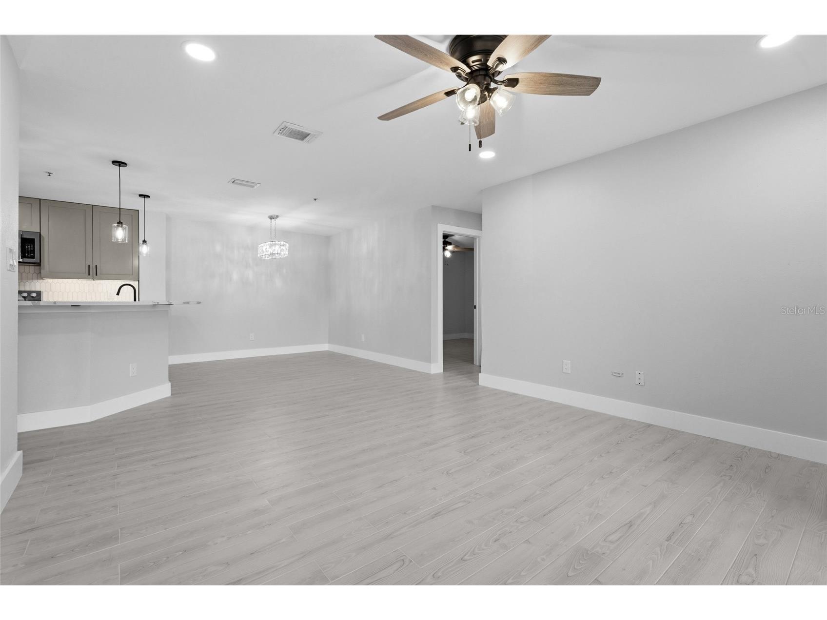 4057 Crockers Lake Boulevard #17 Sarasota FL 34238 A4698350 image7