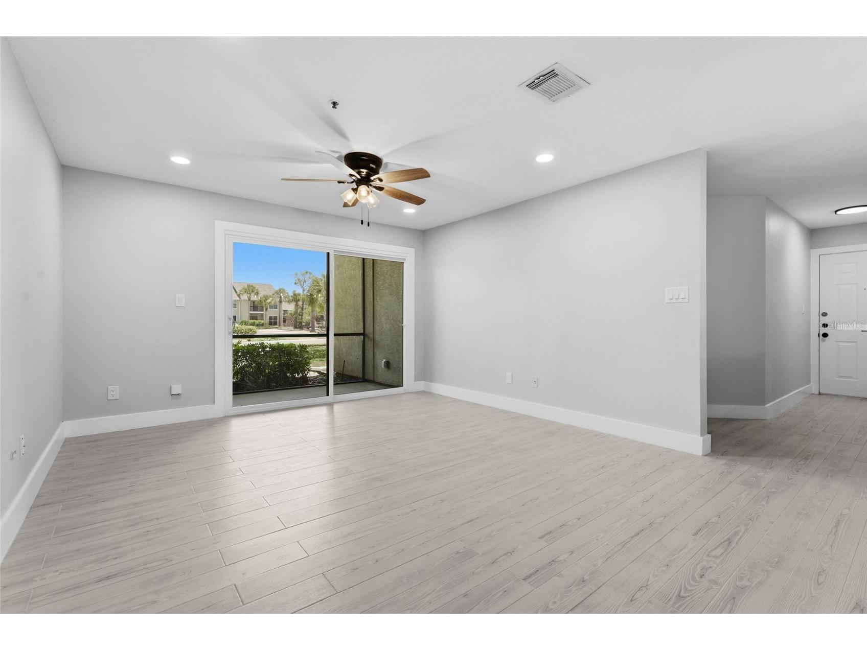 4057 Crockers Lake Boulevard #17 Sarasota FL 34238 A4698350 image8
