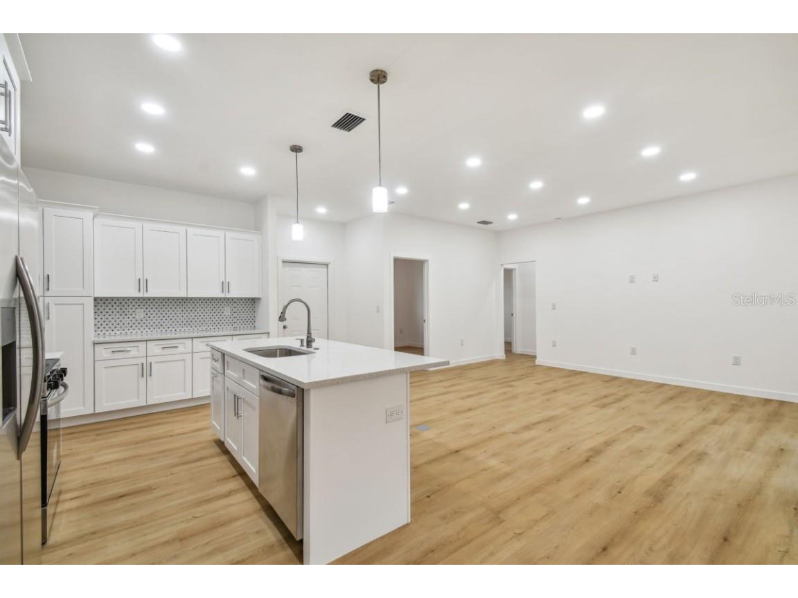 406 Border Street Port Charlotte FL 33953 A4672362 image9