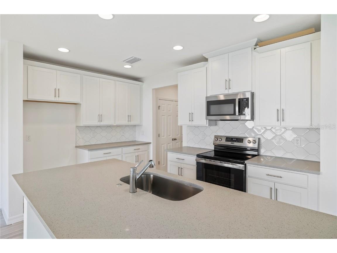 406 Cool Summer Lane Davenport FL 33837 O6322577 image2