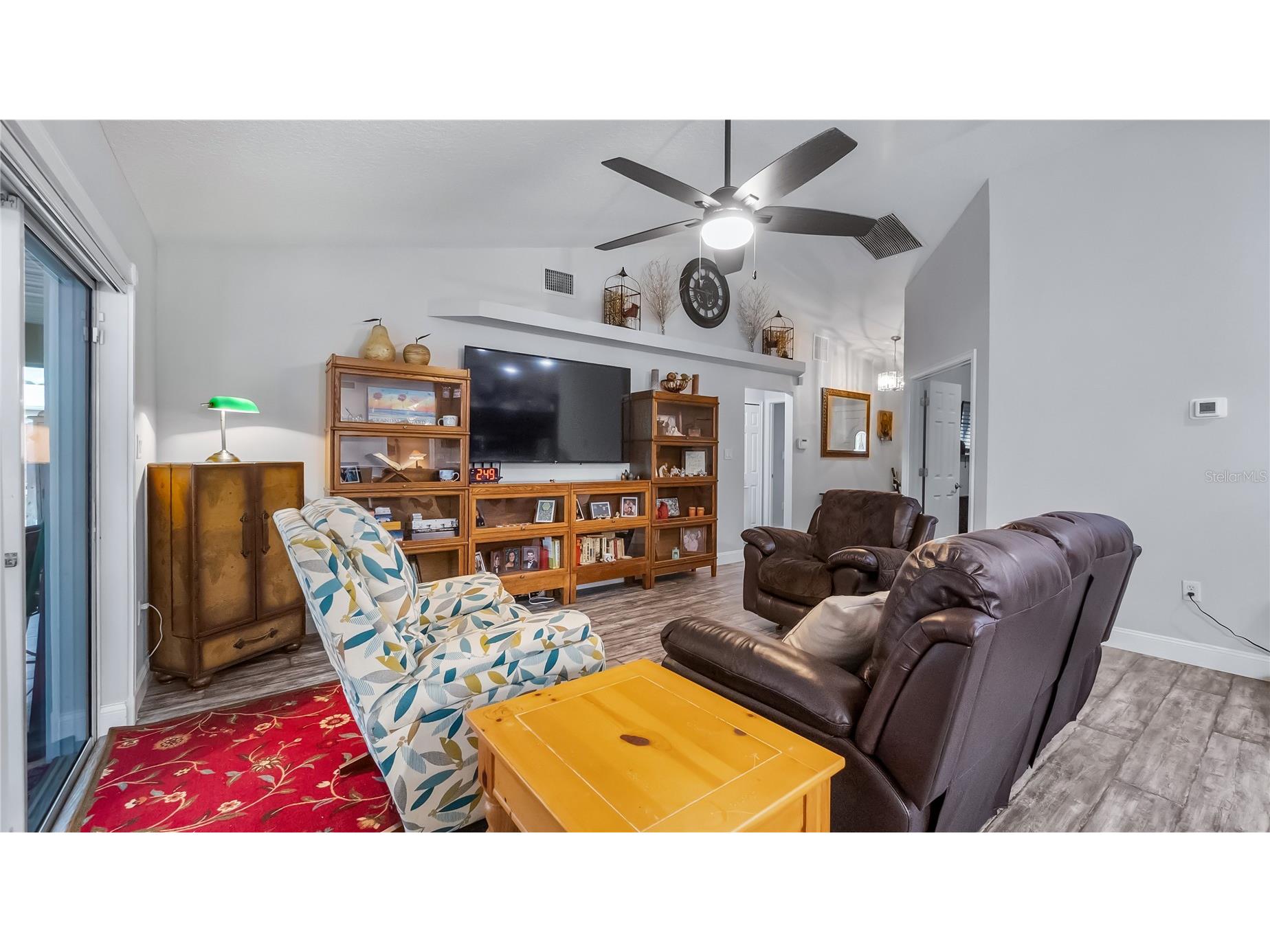 406 S Palm Avenue Howey In The Hills FL 34737 - LITTLE LAKE HARRIS O6416440 image7