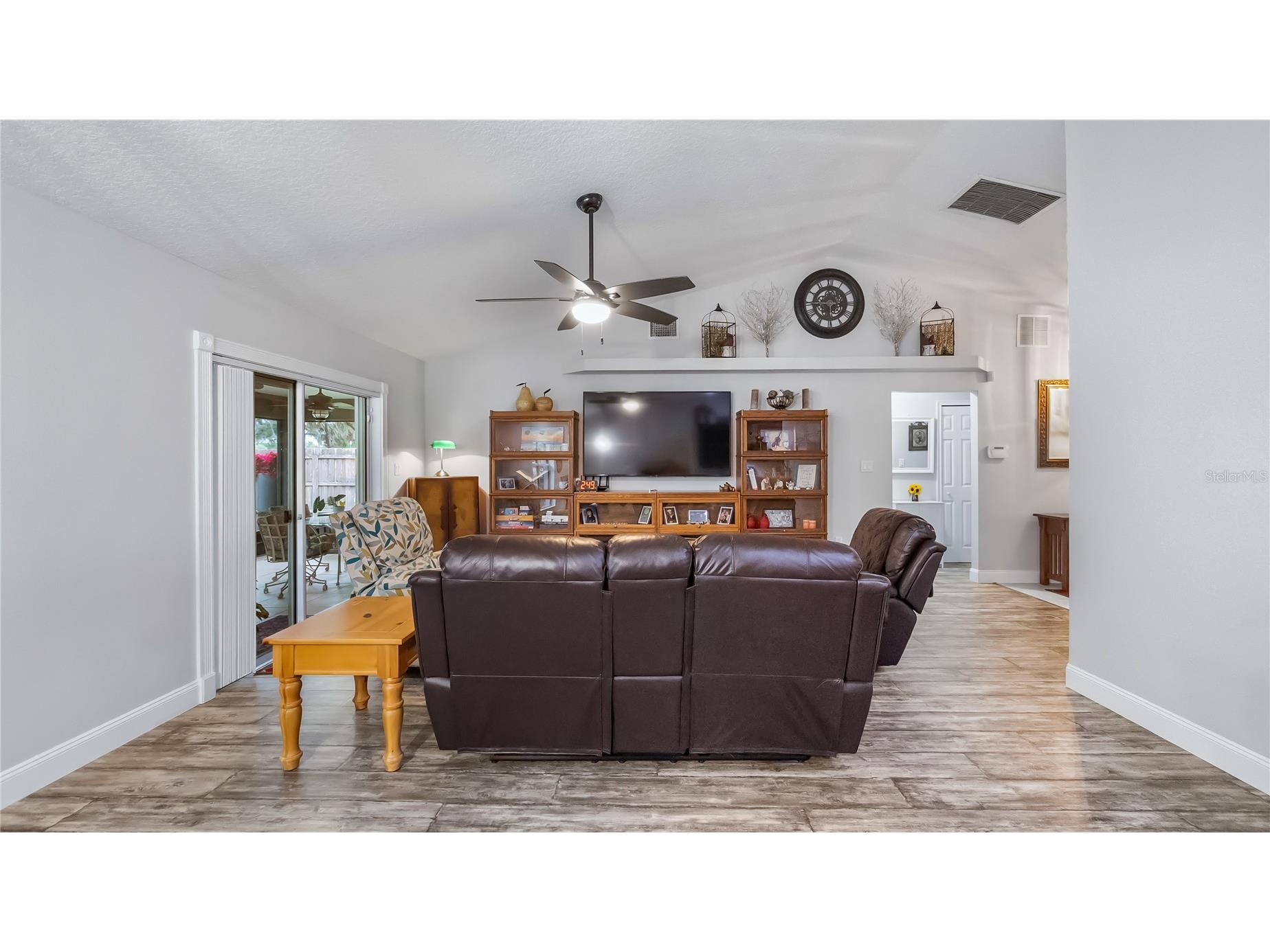 406 S Palm Avenue Howey In The Hills FL 34737 - LITTLE LAKE HARRIS O6416440 image8