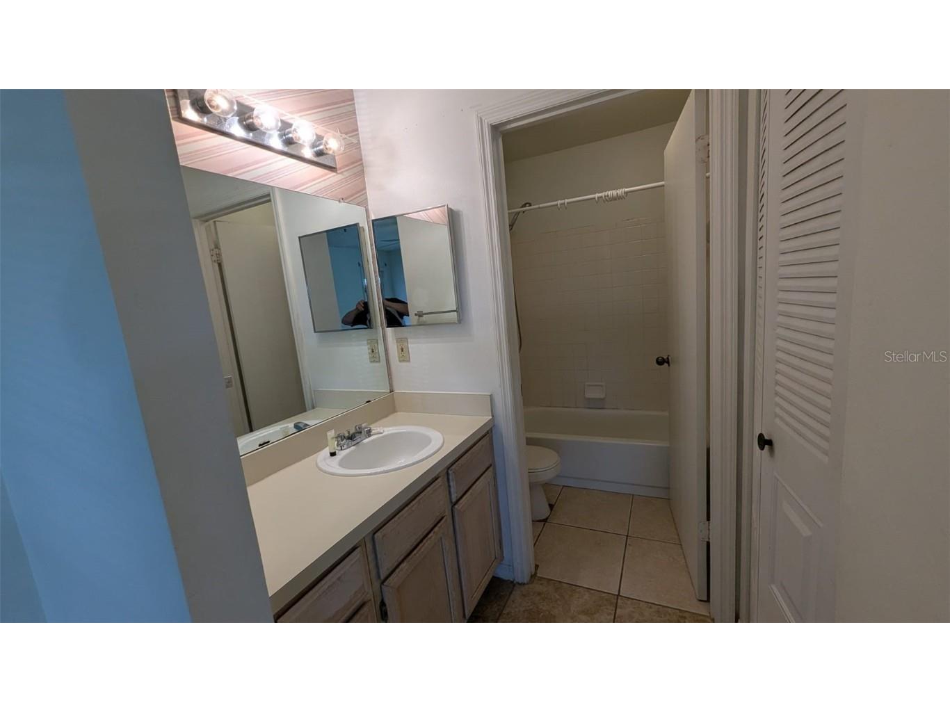 4061 Crockers Lake Boulevard #23 Sarasota FL 34238 A4674425 image6