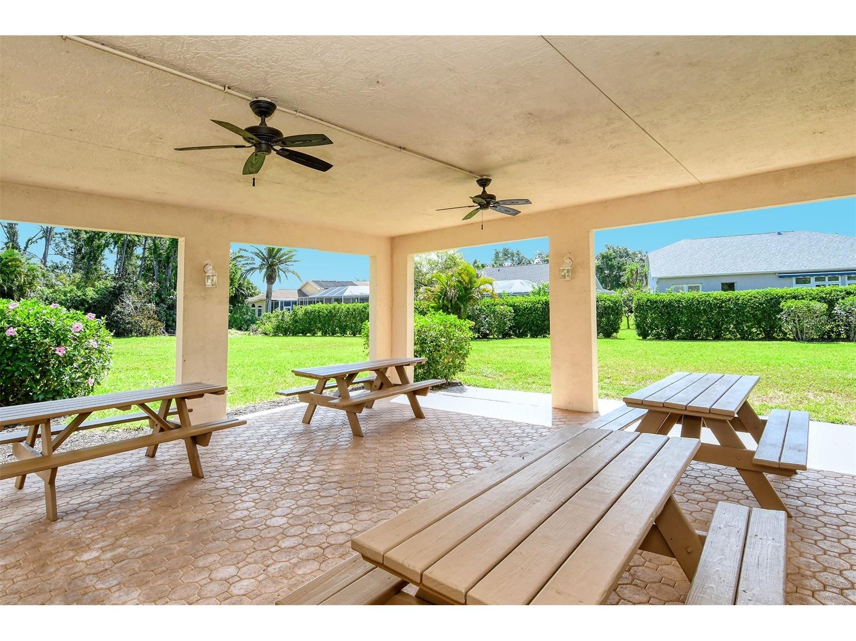 4062 Westbourne Circle Sarasota FL 34238 A4686227 image17