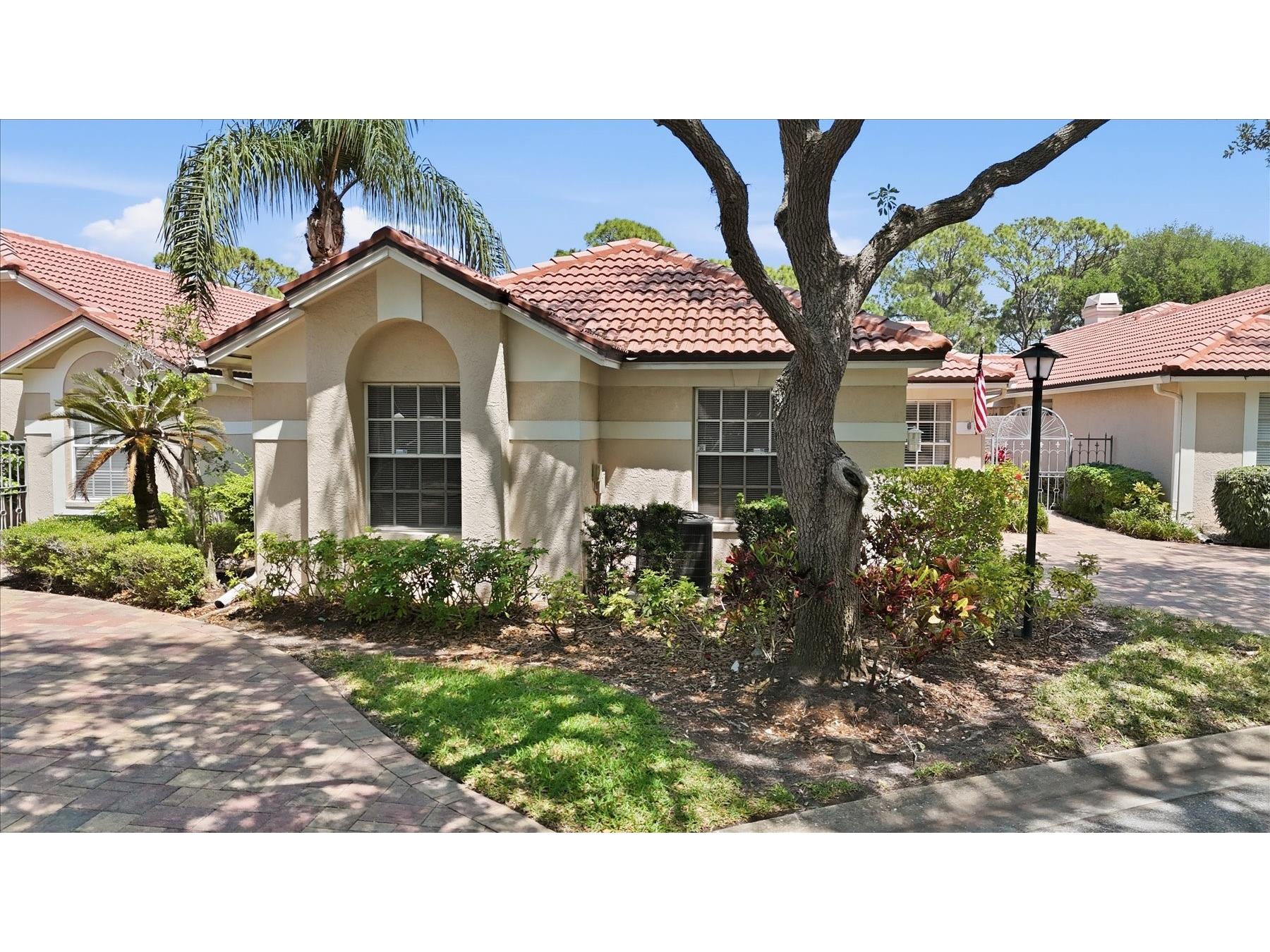 4068 Lyndhurst Court Sarasota FL 34235 A4690209 image2