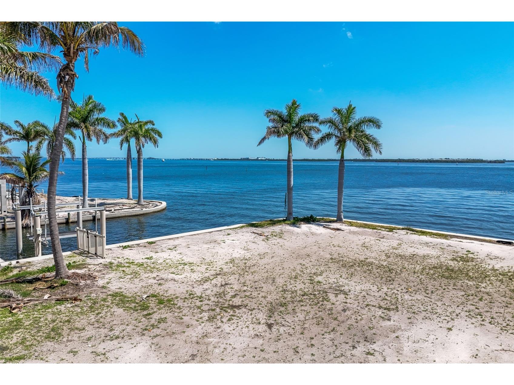 407 20th Place Bradenton Beach FL 34217 A4684008 image1