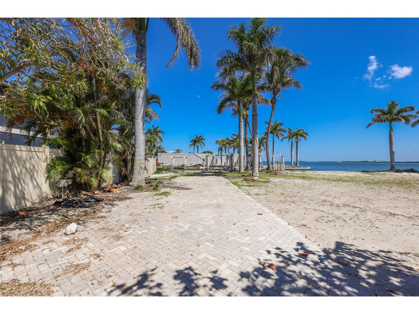 407 20th Place Bradenton Beach FL 34217 A4684008 image8
