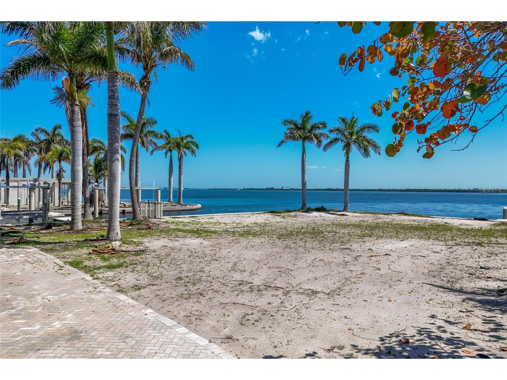 407 20th Place Bradenton Beach FL 34217 A4684008 image9