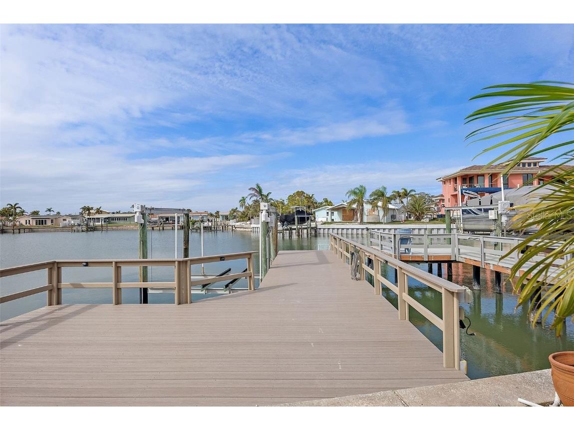 407 Boca Ciega Point Boulevard N Saint Petersburg FL 33708 - BOCA CIEGA BAY TB8341147 image1