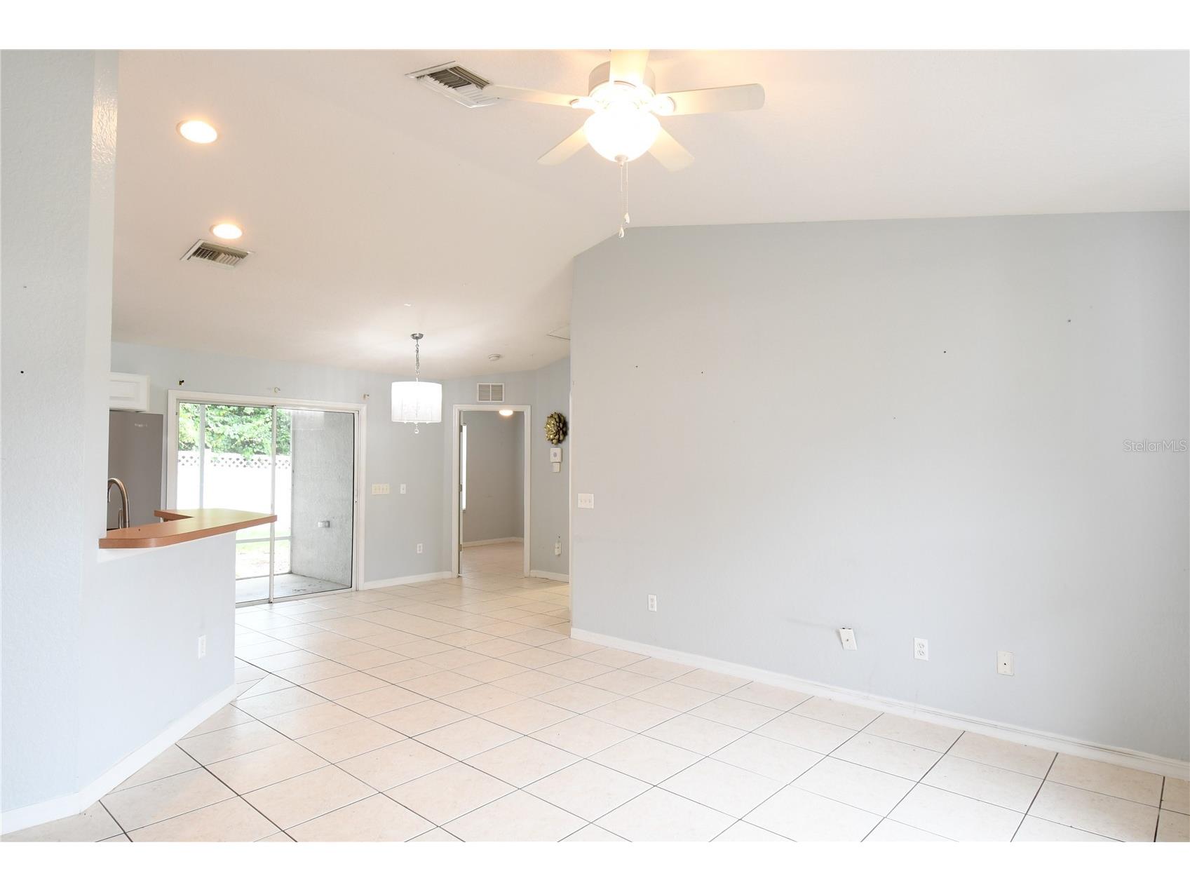 407 Cierra Oaks Circle Lady Lake FL 32159 G5112934 image2
