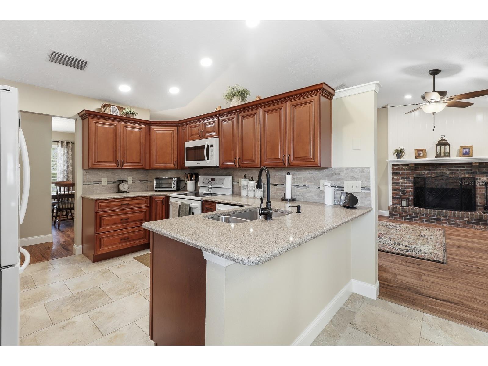 407 Glen Abbey Lane Debary FL 32713 V4948102 image9