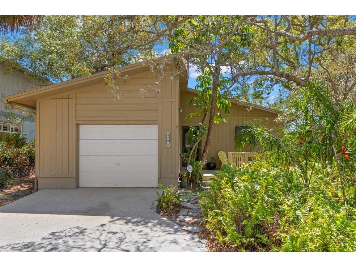 407 Indiana Avenue Crystal Beach FL 34681 TB8371566 image1