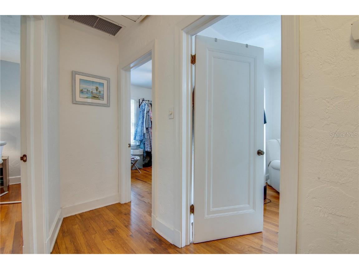 407 NE 8th Street Gainesville FL 32601 GC535267 image12