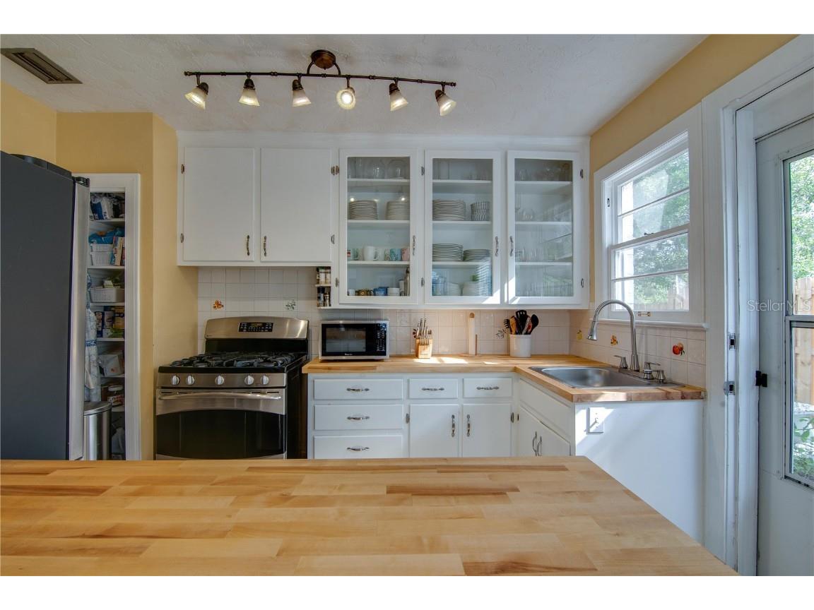 407 NE 8th Street Gainesville FL 32601 GC535267 image22