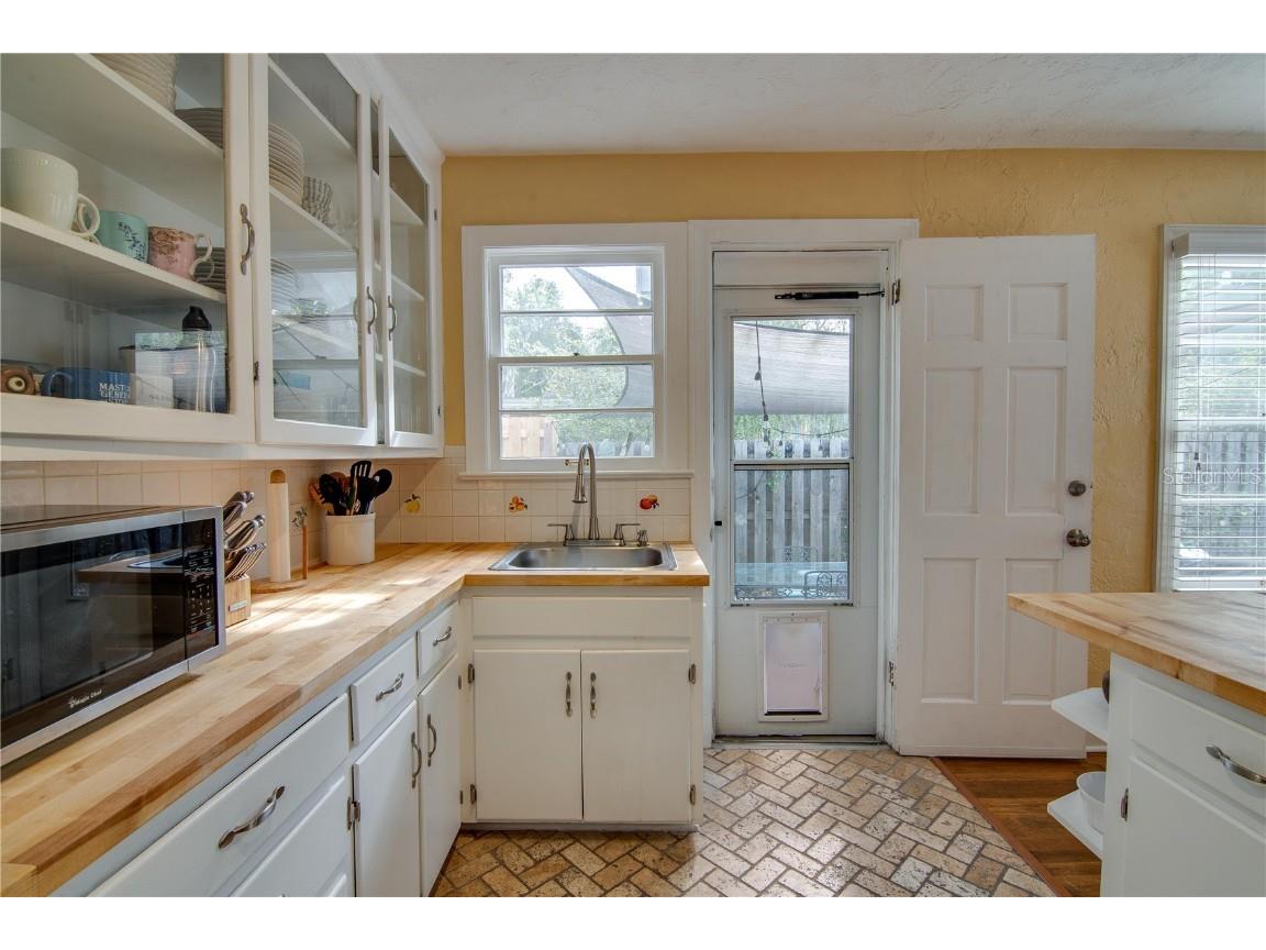 407 NE 8th Street Gainesville FL 32601 GC535267 image23