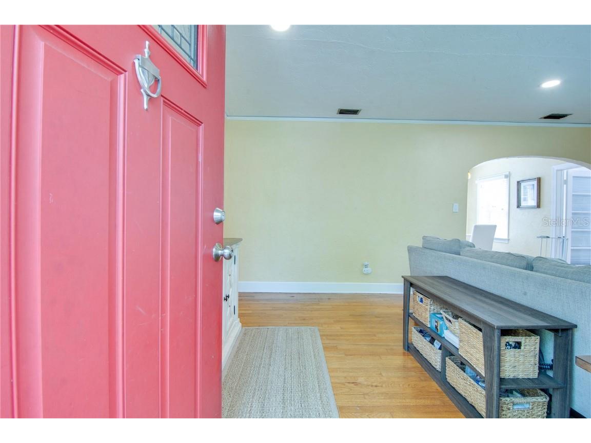 407 NE 8th Street Gainesville FL 32601 GC535267 image3