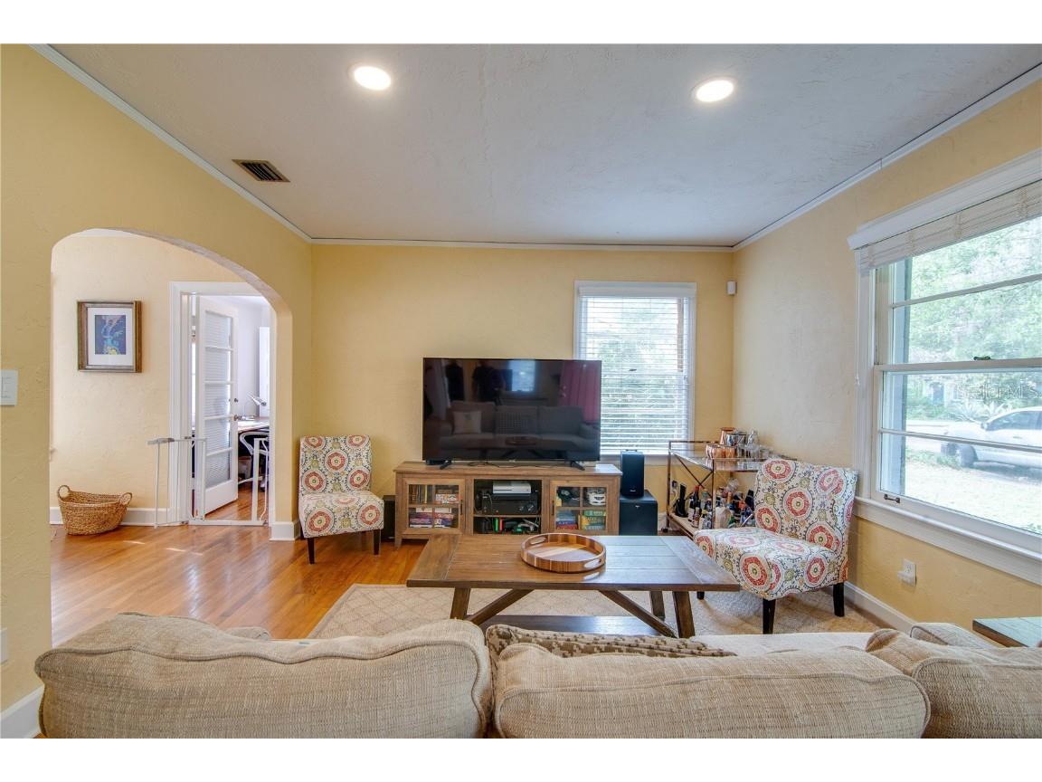 407 NE 8th Street Gainesville FL 32601 GC535267 image4