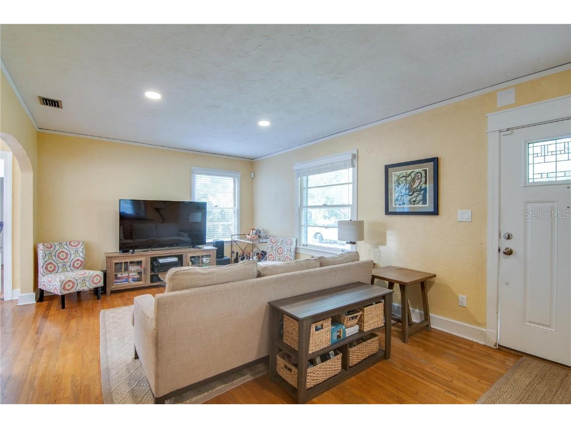 407 NE 8th Street Gainesville FL 32601 GC535267 image6