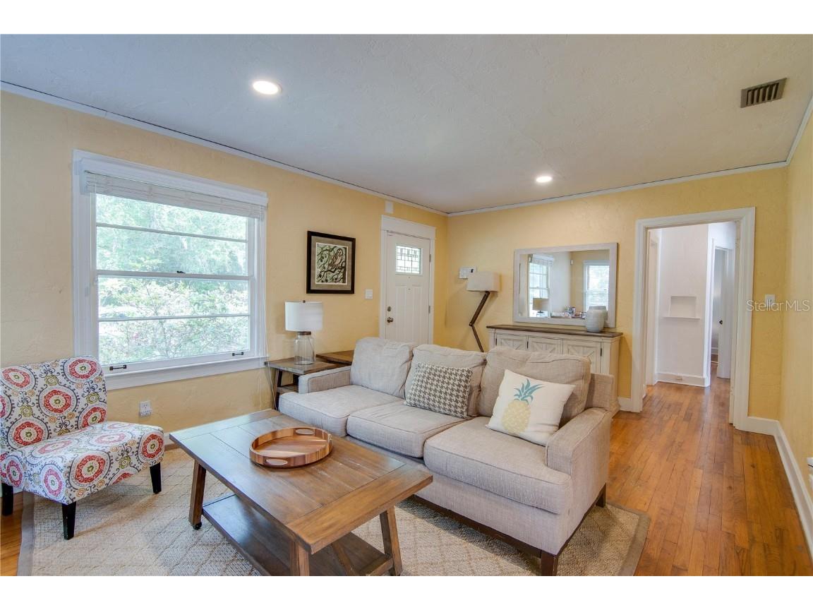 407 NE 8th Street Gainesville FL 32601 GC535267 image7