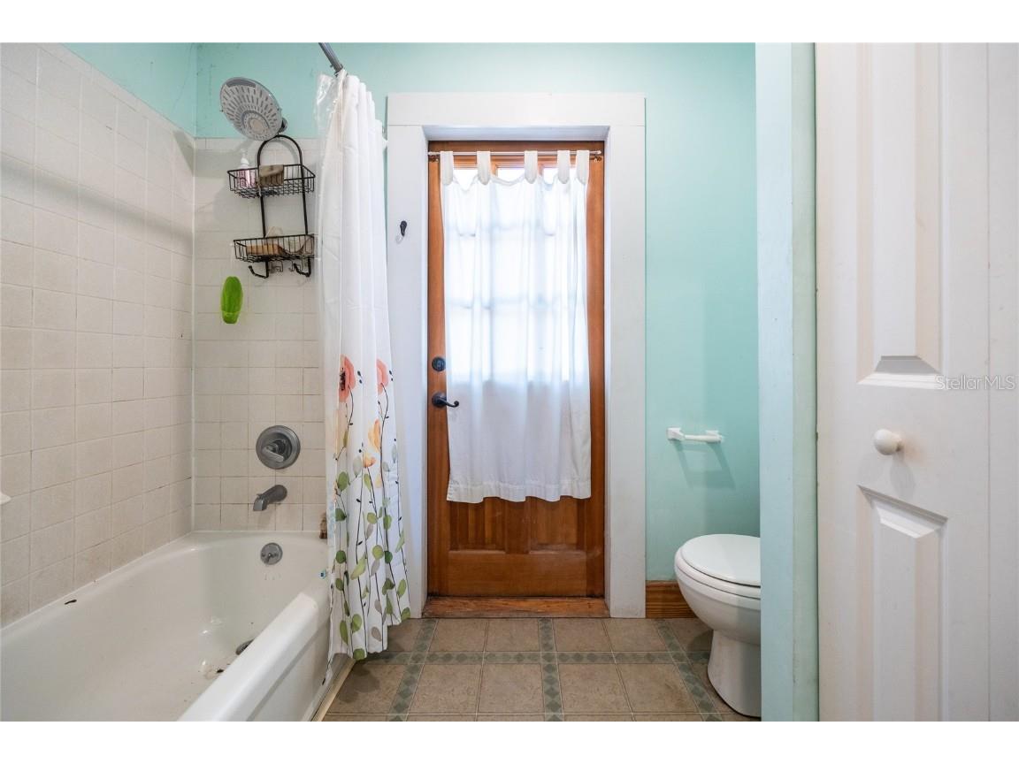 407 NW 8th Street Gainesville FL 32601 GC531968 image42