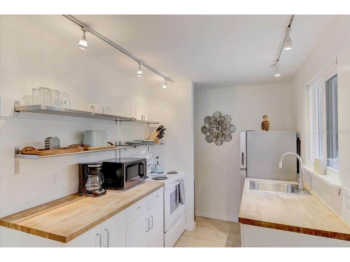 407 Ohio Place Sarasota FL 34236 A4667604 image4