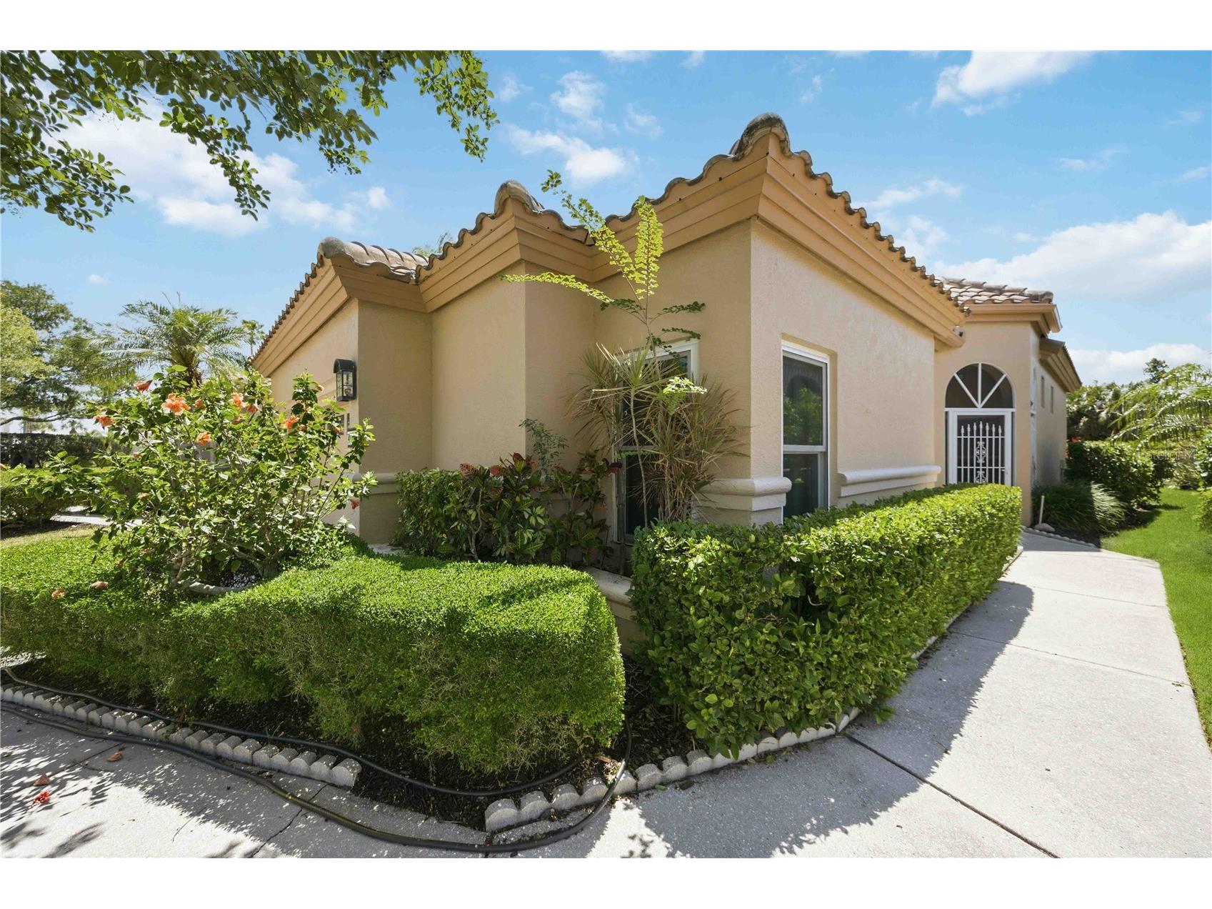 4072 Jardin Lane Sarasota FL 34238 A4691297 image2