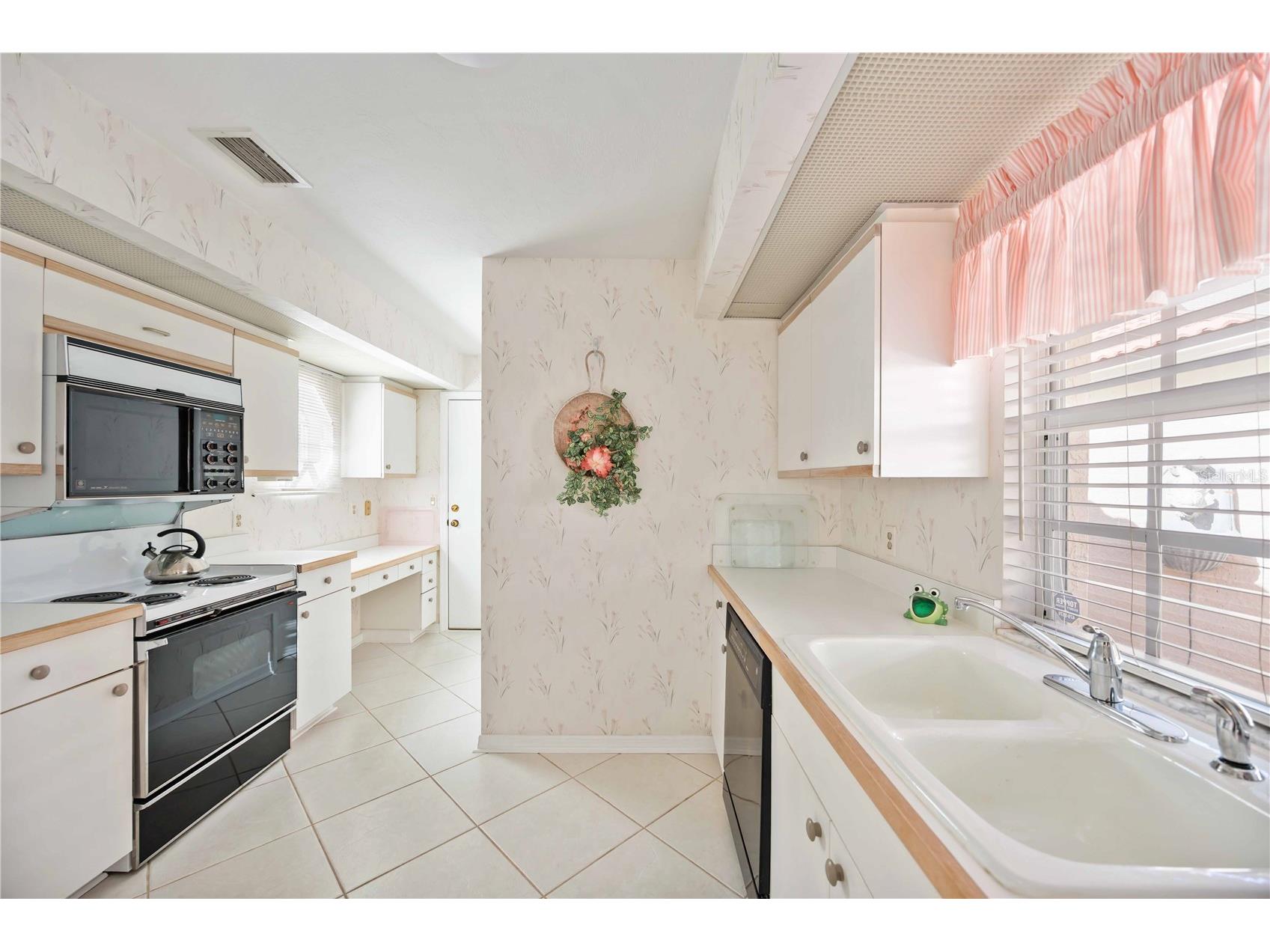 4076 Lyndhurst Court Sarasota FL 34235 A4681141 image21