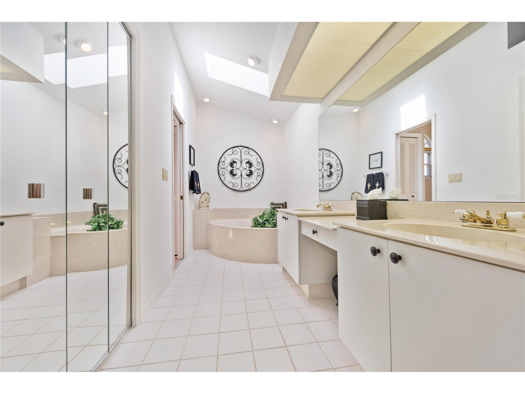 4076 Lyndhurst Court Sarasota FL 34235 A4681141 image33