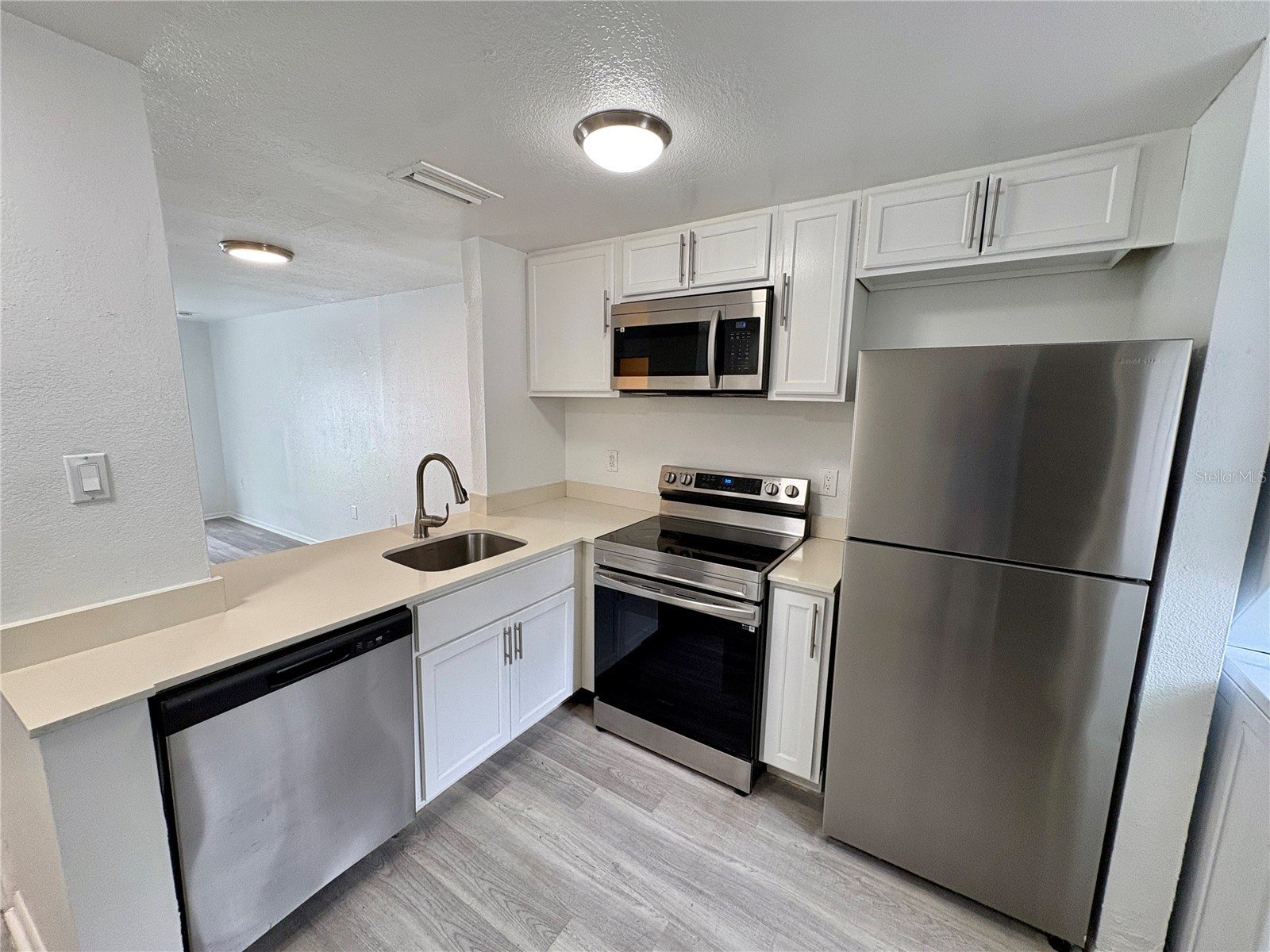 408 57th Avenue Drive E #E Bradenton FL 34203 A4695833 image3
