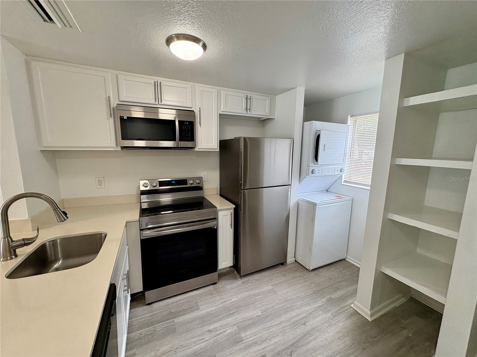 408 57th Avenue Drive E #E Bradenton FL 34203 A4695833 image4