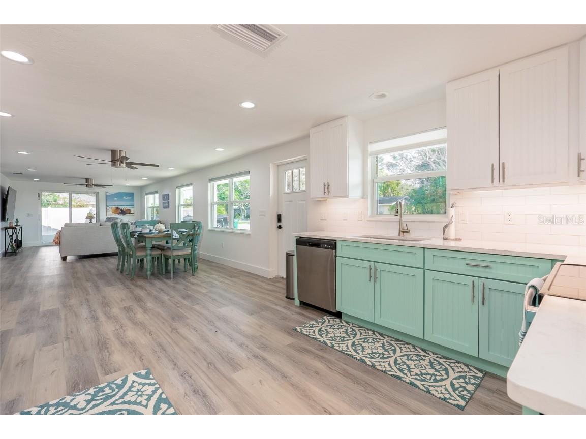 408 71st Street Holmes Beach FL 34217 A4668595 image6