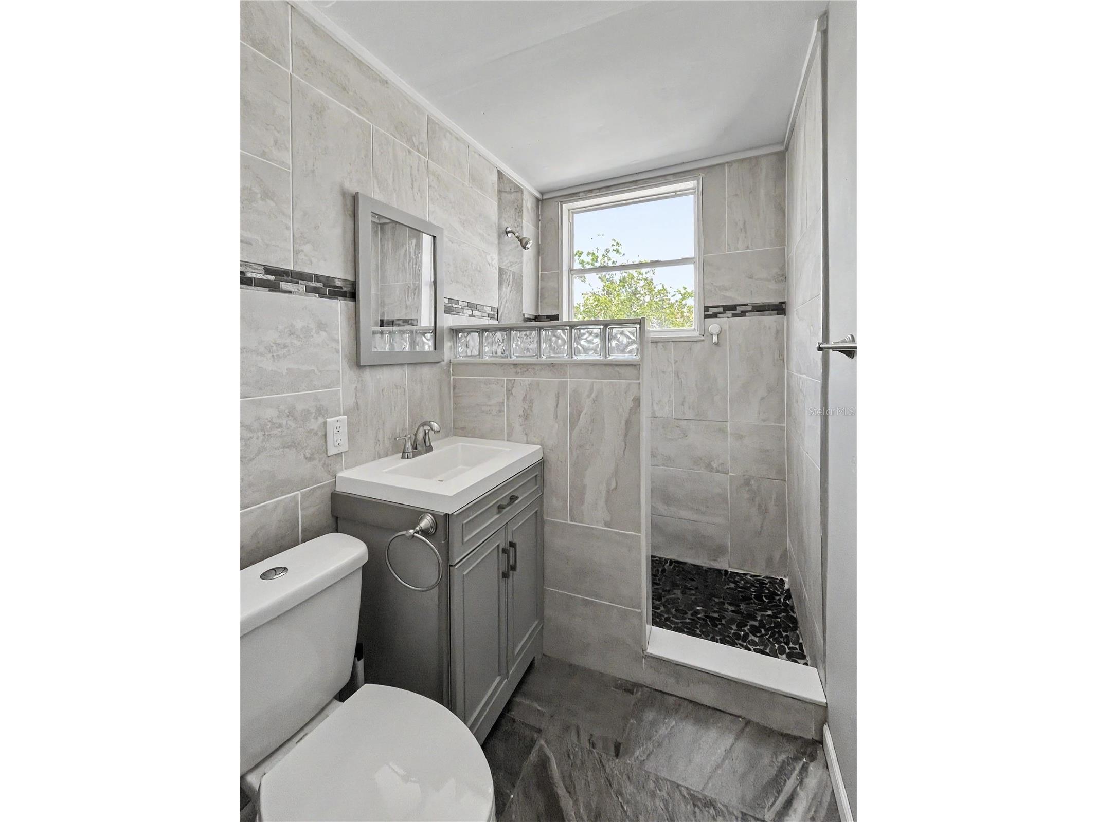 408 Armada Road S #2 Venice FL 34285 A4695735 image7