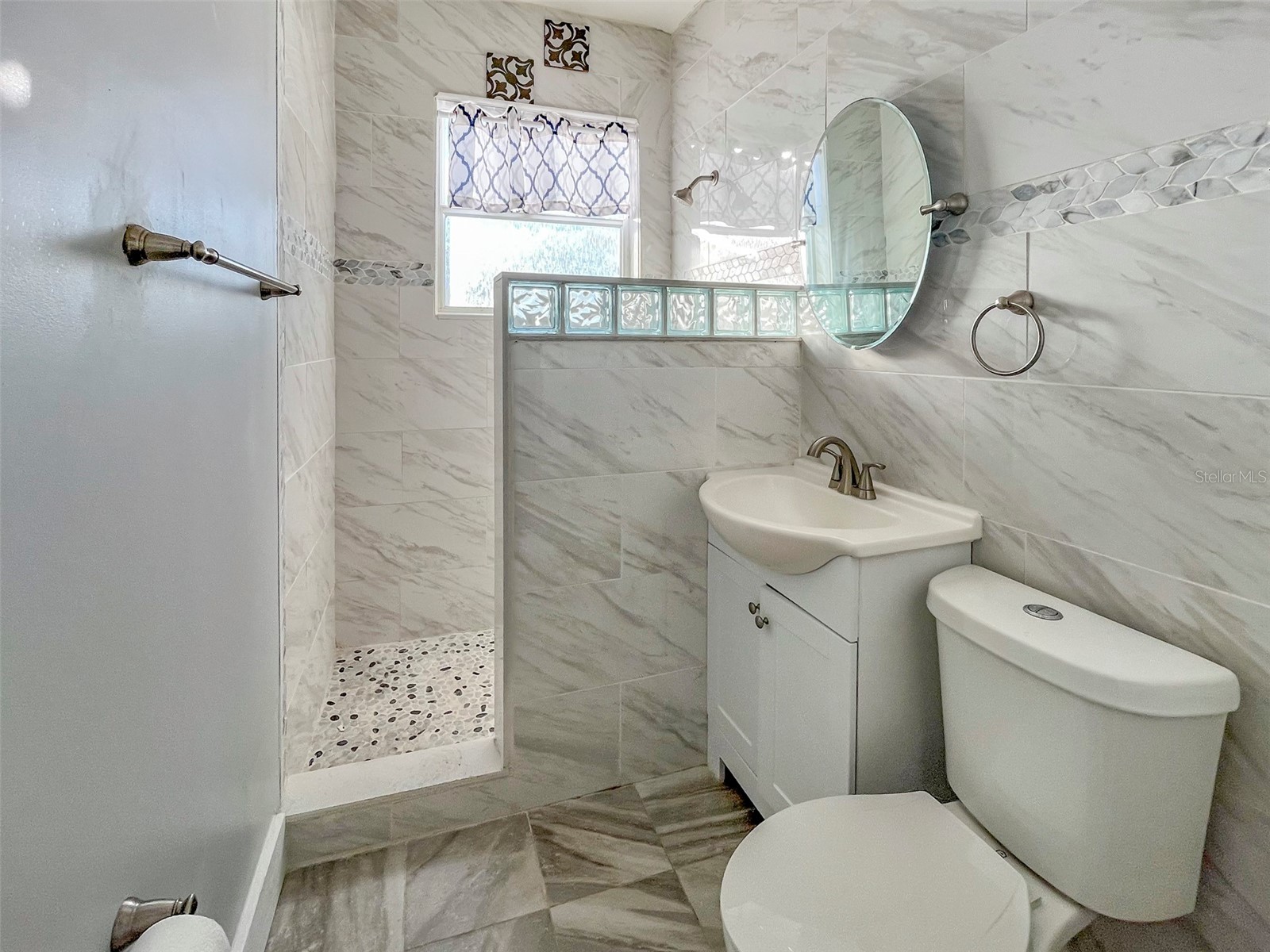 408 Armada Road S #5 Venice FL 34285 A4678995 image7