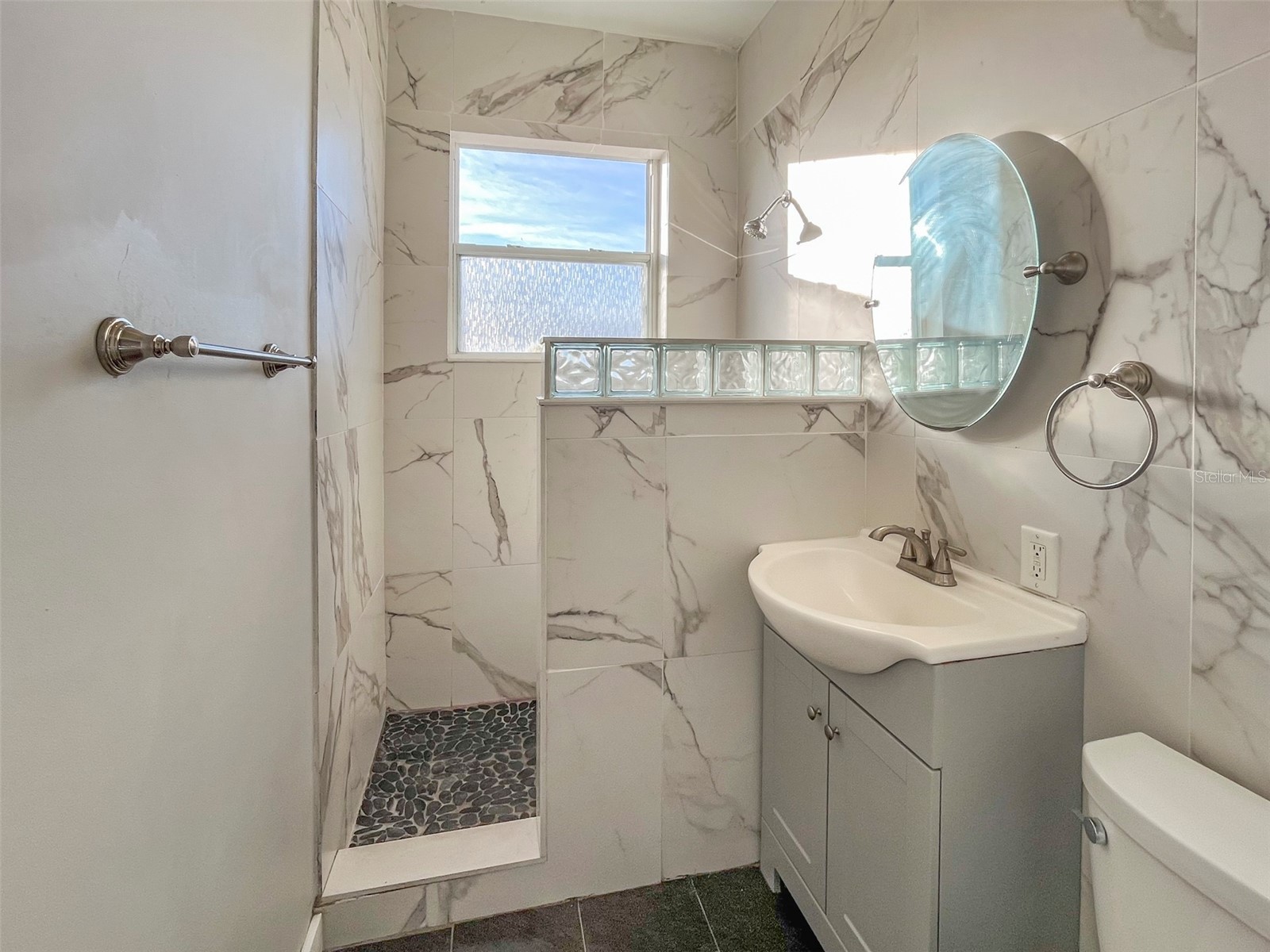 408 Armada Road S #7 Venice FL 34285 A4678996 image7