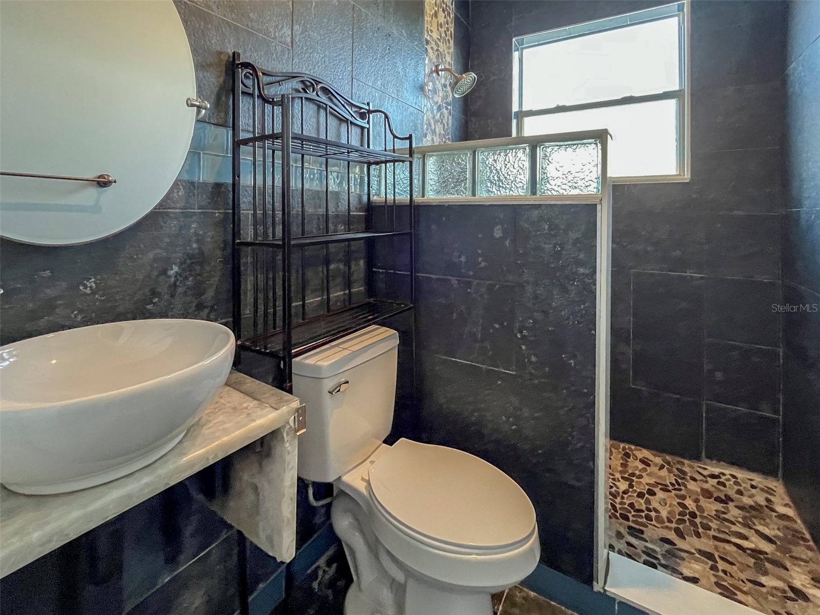 408 Armada Road S #8 Venice FL 34285 A4678998 image7