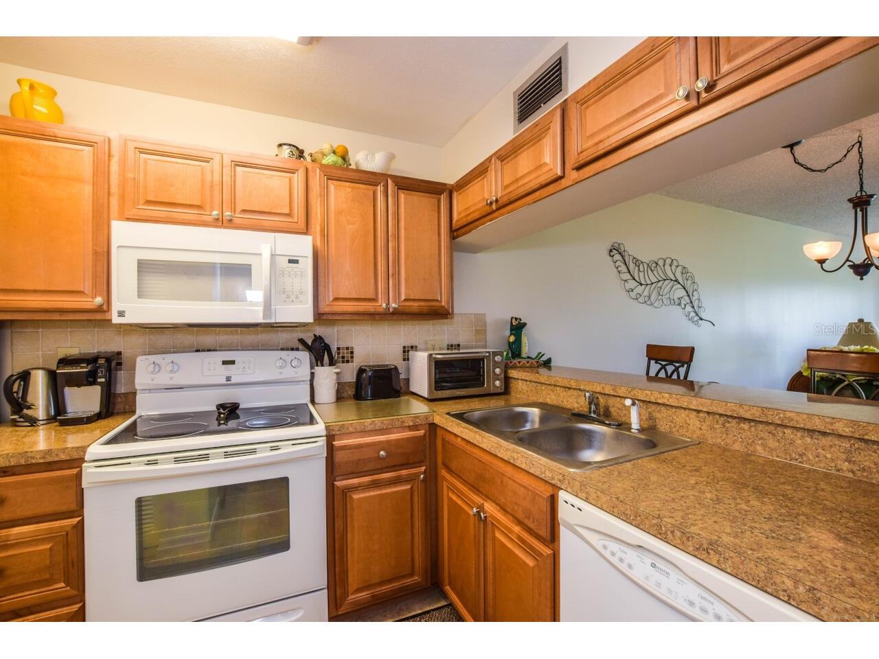 408 Cerromar Circle S #236 Venice FL 34293 N6143696 image3
