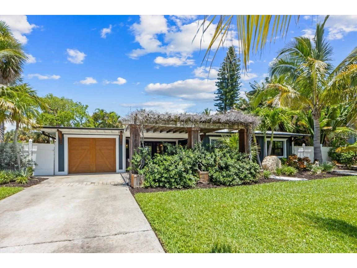 408 Clark Drive Holmes Beach FL 34217 A4617184 image1