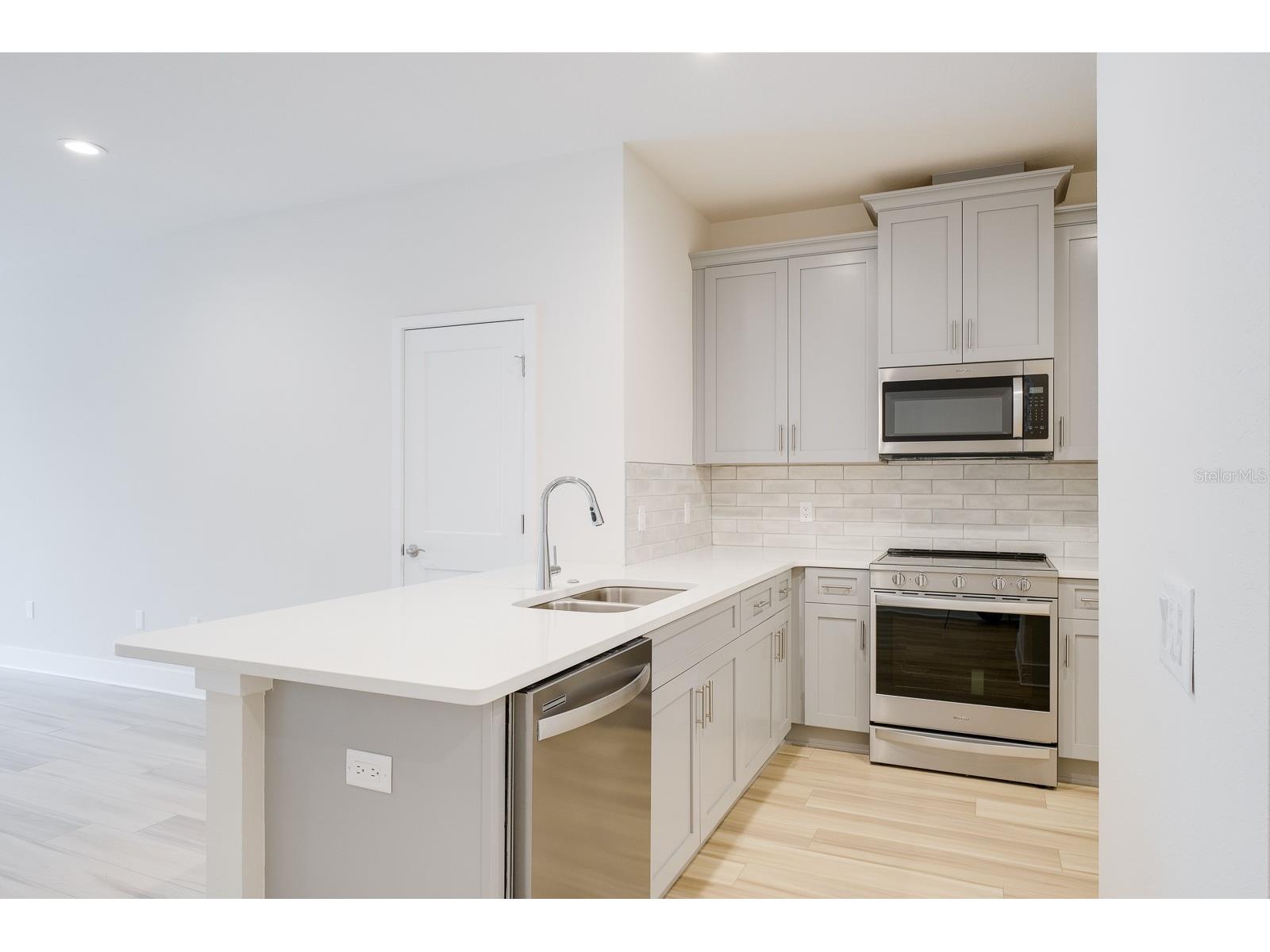 408 Finn Way Dunedin FL 34698 TB8508356 image16