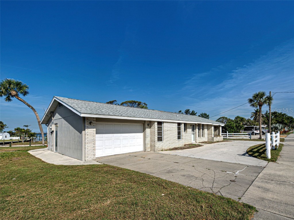 408 S Mccall Road Englewood FL 34223 - BRUCEWOOD BAYOU D6141559 image1