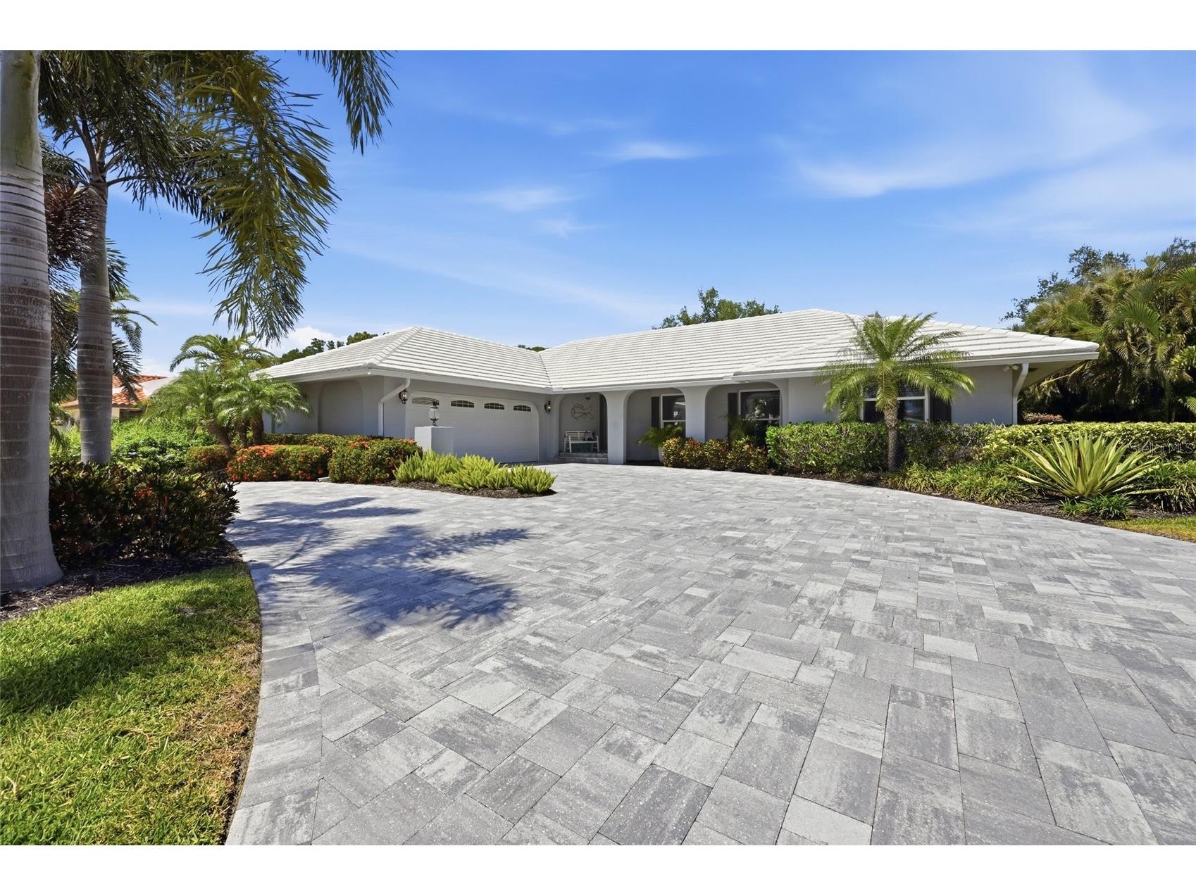 408 Yacht Harbor Drive Osprey FL 34229 - INTRACOASTAL & SARASOTA BAY A4691576 image1
