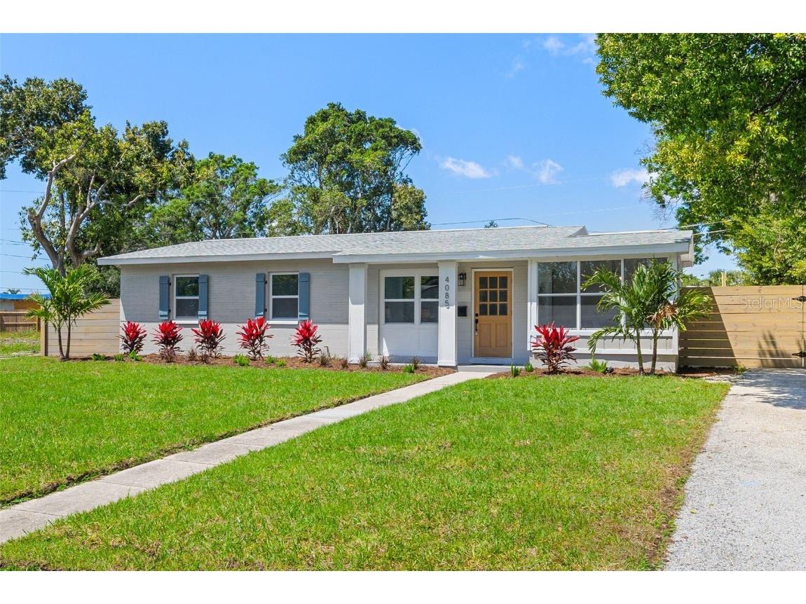 4085 Neptune Drive SE Saint Petersburg FL 33705 U8236764 image1