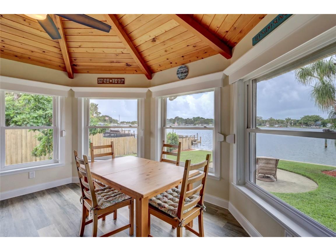 4089 Pompano Drive SE Saint Petersburg FL 33705 U8209893 image1