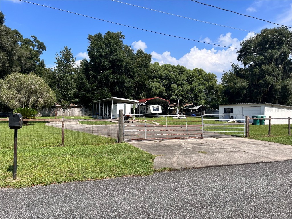 409 Alma Street Lady Lake FL 32159 G5085556 image1